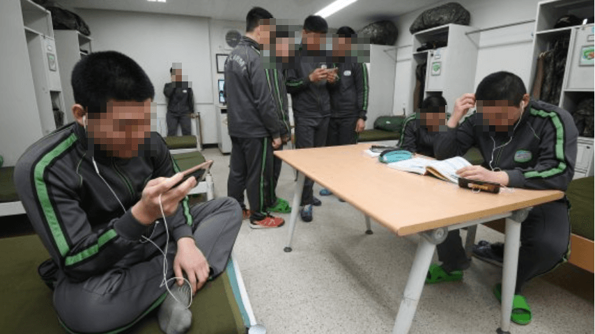 군인 휴대폰 사용