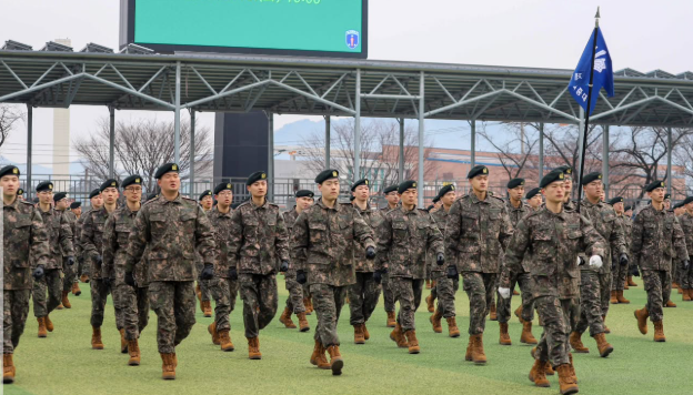 입대하는 군인들